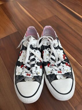 HELLO KITTY X CONVERSE SIZE W8